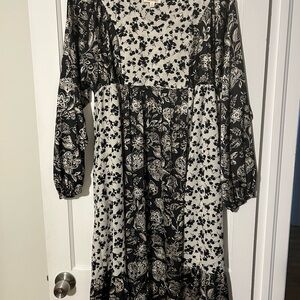 Chic Black and White Floral Long Sleeve Dress